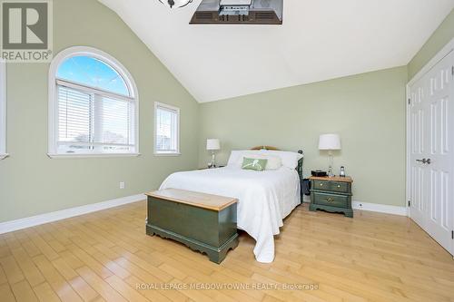 33 Chaplin Crescent, Halton Hills, ON - Indoor Photo Showing Bedroom