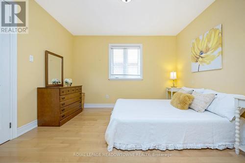 33 Chaplin Crescent, Halton Hills (Georgetown), ON - Indoor Photo Showing Bedroom