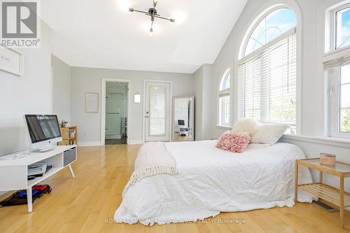 33 Chaplin Crescent, Halton Hills, ON - Indoor Photo Showing Bedroom