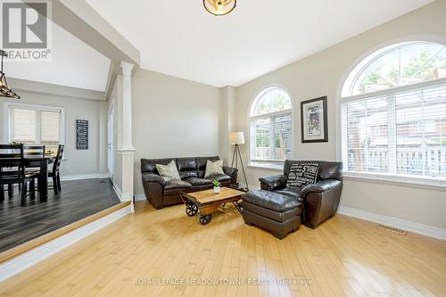 33 Chaplin Crescent, Halton Hills, ON - Indoor Photo Showing Living Room