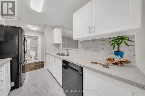 609 - 10 Dayspring Circle, Brampton (Goreway Drive Corridor), ON - Indoor Photo Showing Kitchen