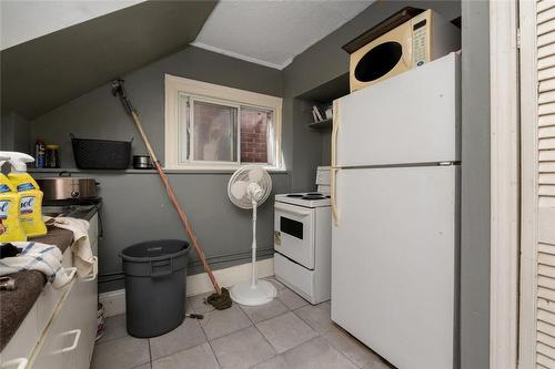 236 Grosvenor Avenue N, Hamilton, ON - Indoor Photo Showing Kitchen