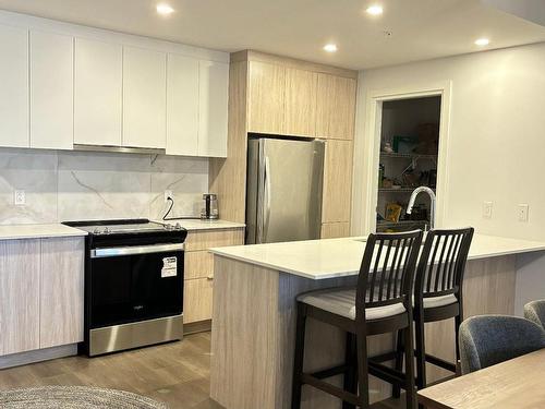 Kitchen - 629-3659 Av. Jean-Béraud, Laval (Chomedey), QC - Indoor Photo Showing Kitchen