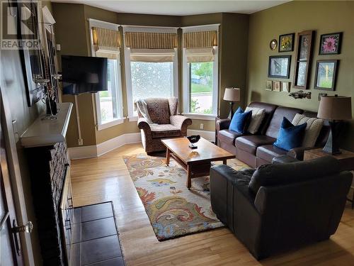 47-49 North Street, Moncton, NB - Indoor Photo Showing Living Room