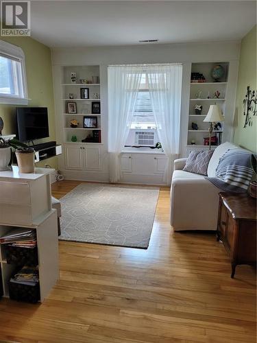 47-49 North Street, Moncton, NB - Indoor Photo Showing Living Room