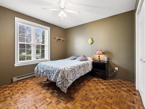 Chambre Ã Â coucher - 810 Rue Yvon, Saint-Jean-Sur-Richelieu, QC - Indoor Photo Showing Bedroom