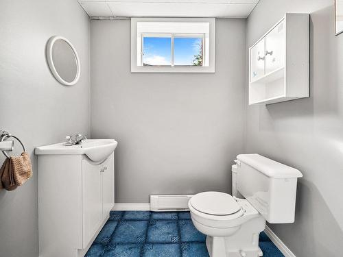 Powder room - 810 Rue Yvon, Saint-Jean-Sur-Richelieu, QC - Indoor Photo Showing Bathroom