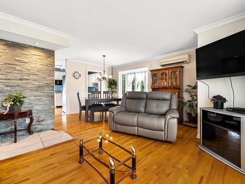 Salon - 810 Rue Yvon, Saint-Jean-Sur-Richelieu, QC - Indoor Photo Showing Living Room