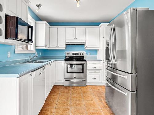 Kitchen - 810 Rue Yvon, Saint-Jean-Sur-Richelieu, QC - Indoor Photo Showing Kitchen With Double Sink