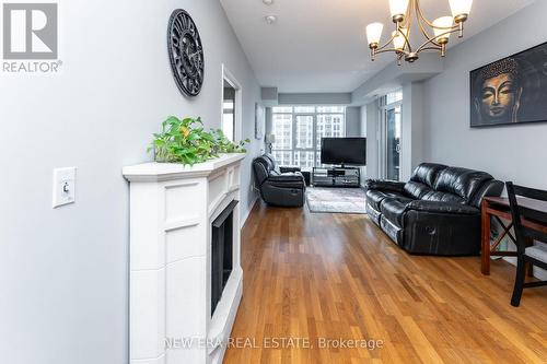 1606 - 21 Grand Magazine Street, Toronto (Niagara), ON - Indoor Photo Showing Living Room