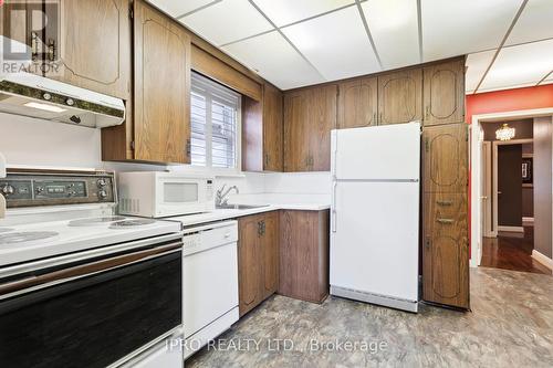 115 Brighton Avenue, Toronto (Bathurst Manor), ON - Indoor Photo Showing Kitchen