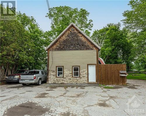 6609 (Parking Lot) - 6609 & 6613 Fourth Line Road, Ottawa, ON - Outdoor