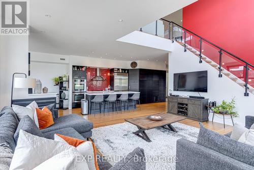 212 - 160 Fallingbrook Road, Toronto (Birchcliffe-Cliffside), ON - Indoor Photo Showing Living Room