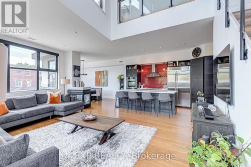 212 - 160 Fallingbrook Road, Toronto (Birchcliffe-Cliffside), ON - Indoor Photo Showing Living Room