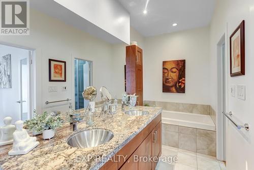 212 - 160 Fallingbrook Road, Toronto (Birchcliffe-Cliffside), ON - Indoor Photo Showing Bathroom