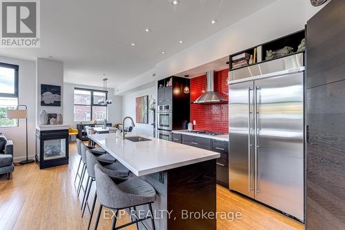 212 - 160 Fallingbrook Road, Toronto (Birchcliffe-Cliffside), ON - Indoor Photo Showing Kitchen With Upgraded Kitchen