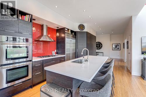 212 - 160 Fallingbrook Road, Toronto (Birchcliffe-Cliffside), ON - Indoor Photo Showing Kitchen With Upgraded Kitchen