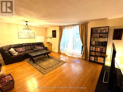 14 - 25 Pebble Byway, Toronto (Hillcrest Village), ON - Indoor Photo Showing Living Room