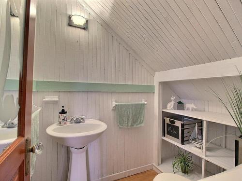 Powder room - 120 10E Avenue, Senneterre - Ville, QC - Indoor Photo Showing Bathroom