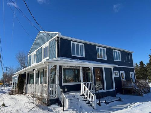 Exterior - 445 Boul. Perron, Maria, QC - Outdoor With Deck Patio Veranda