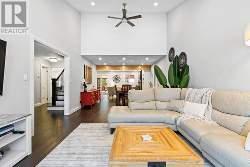 13 Boese Court, St. Catharines, ON - Indoor Photo Showing Living Room