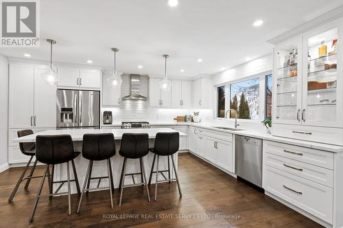 13 Boese Court, St. Catharines, ON - Indoor Photo Showing Kitchen With Upgraded Kitchen