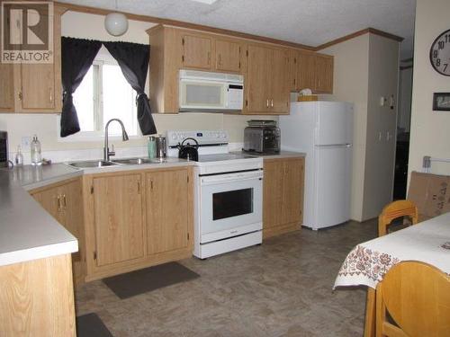 34 770 N 11Th Avenue, Williams Lake, BC - Indoor Photo Showing Kitchen With Double Sink