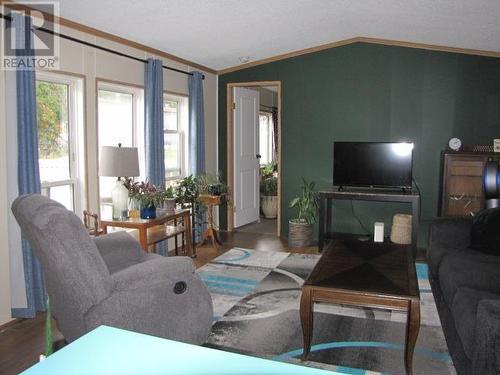 34 770 N 11Th Avenue, Williams Lake, BC - Indoor Photo Showing Living Room