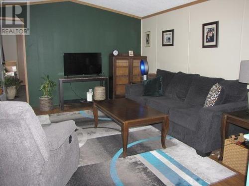 34 770 N 11Th Avenue, Williams Lake, BC - Indoor Photo Showing Living Room