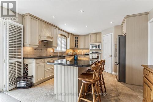 1413 Thistledown Road, Oakville (Glen Abbey), ON - Indoor Photo Showing Kitchen With Upgraded Kitchen