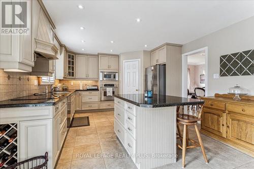 1413 Thistledown Road, Oakville (Glen Abbey), ON - Indoor Photo Showing Kitchen With Upgraded Kitchen