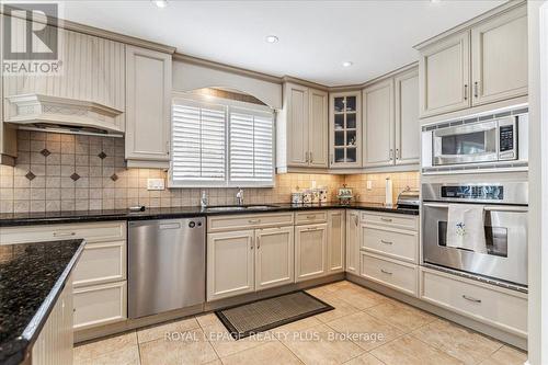 1413 Thistledown Road, Oakville, ON - Indoor Photo Showing Kitchen With Upgraded Kitchen