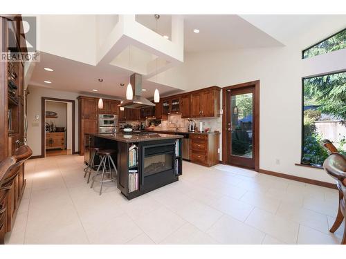 5703 Westport Wynd, West Vancouver, BC - Indoor