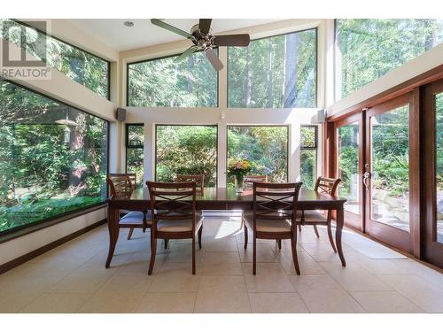 5703 Westport Wynd, West Vancouver, BC - Indoor Photo Showing Dining Room