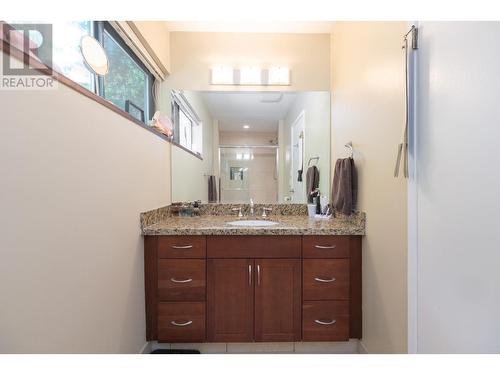 5703 Westport Wynd, West Vancouver, BC - Indoor Photo Showing Bathroom