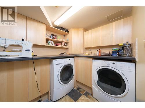 5703 Westport Wynd, West Vancouver, BC - Indoor Photo Showing Laundry Room