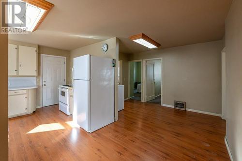 470 Heales Avenue, Penticton, BC - Indoor Photo Showing Kitchen