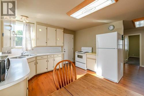 470 Heales Avenue, Penticton, BC - Indoor Photo Showing Kitchen