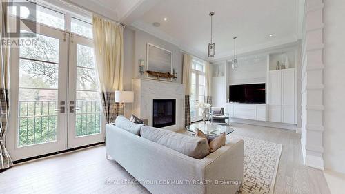 16 Claridge Drive, Richmond Hill (South Richvale), ON - Indoor Photo Showing Living Room With Fireplace