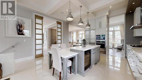 16 Claridge Drive, Richmond Hill, ON - Indoor Photo Showing Kitchen With Upgraded Kitchen