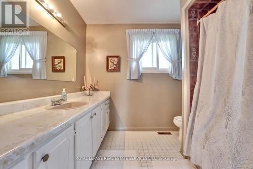 738 Damien Way, Mississauga (Erindale), ON - Indoor Photo Showing Bathroom