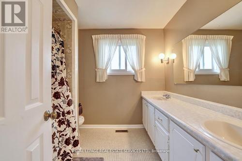 738 Damien Way, Mississauga (Erindale), ON - Indoor Photo Showing Bathroom