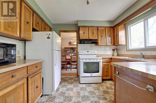 738 Damien Way, Mississauga (Erindale), ON - Indoor Photo Showing Kitchen With Double Sink