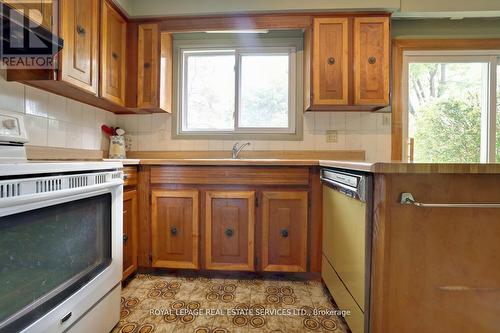 738 Damien Way, Mississauga (Erindale), ON - Indoor Photo Showing Kitchen