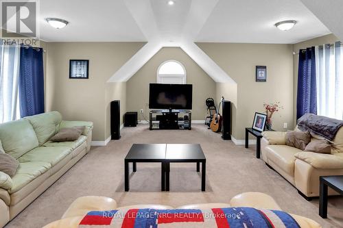 11 Vision Place, Hamilton, ON - Indoor Photo Showing Living Room