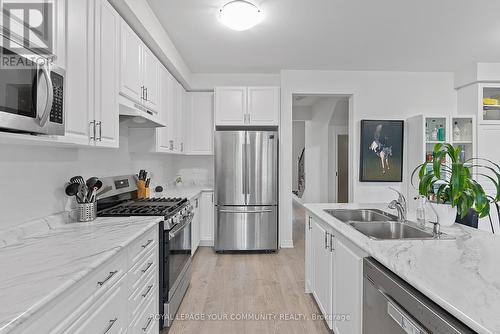 63 Riverwalk Drive, Hamilton (Waterdown), ON - Indoor Photo Showing Kitchen With Double Sink With Upgraded Kitchen