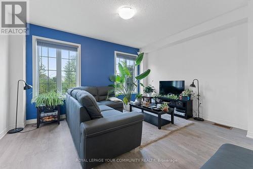 63 Riverwalk Drive, Hamilton (Waterdown), ON - Indoor Photo Showing Living Room