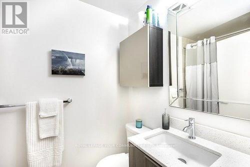 304 - 52 Forest Manor Road, Toronto, ON - Indoor Photo Showing Bathroom