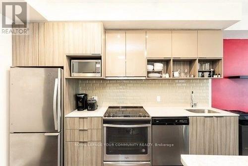 304 - 52 Forest Manor Road, Toronto, ON - Indoor Photo Showing Kitchen