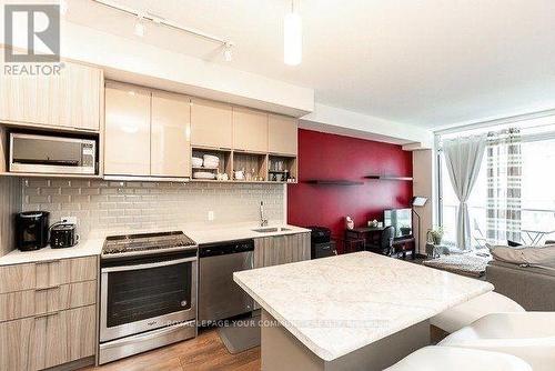 304 - 52 Forest Manor Road, Toronto, ON - Indoor Photo Showing Kitchen